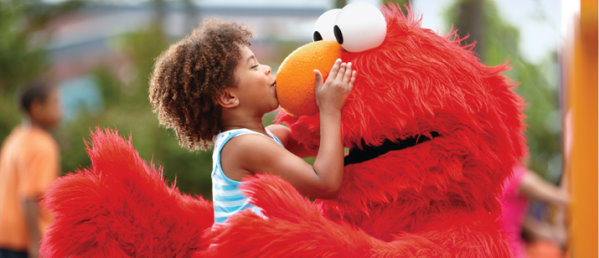 SesamePlaceKidKissingElmo.jpg